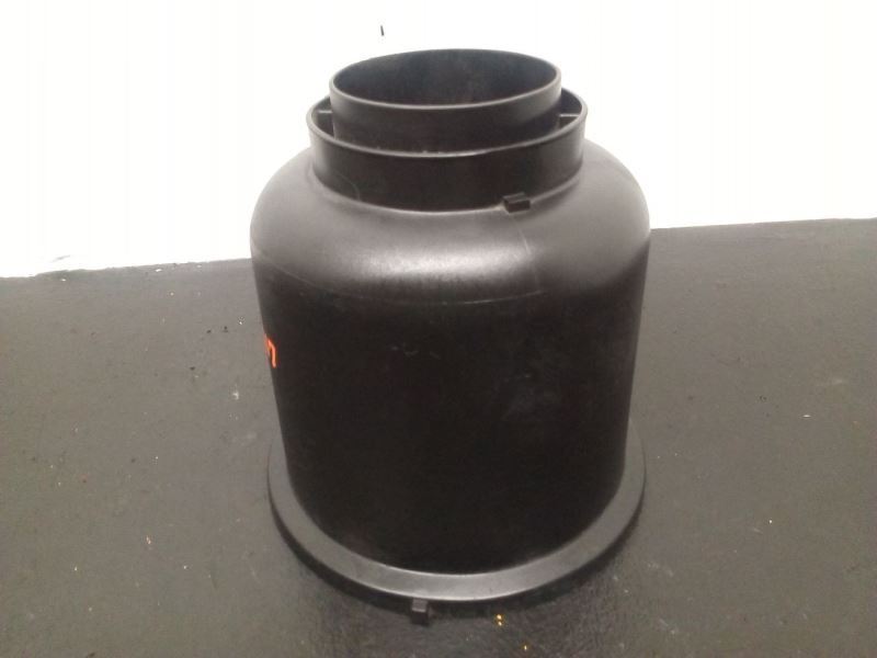 96-98 Ford Windstar 3.8L Lower Air Cleaner Housing Only OEM F78Z-9600-AA