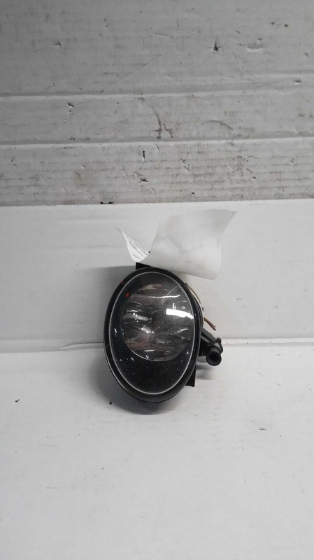2015 Volkswagen Tiguan Left Fog Light Assembly Silver OEM 124552 Used
