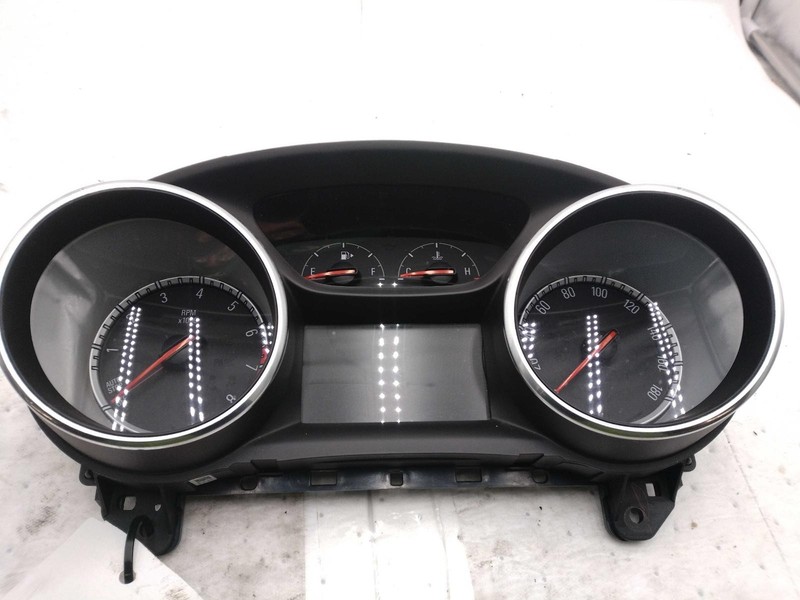 2018 Buick Regal Speedometer Gauge Cluster OEM 39123420 White Used 68K Miles