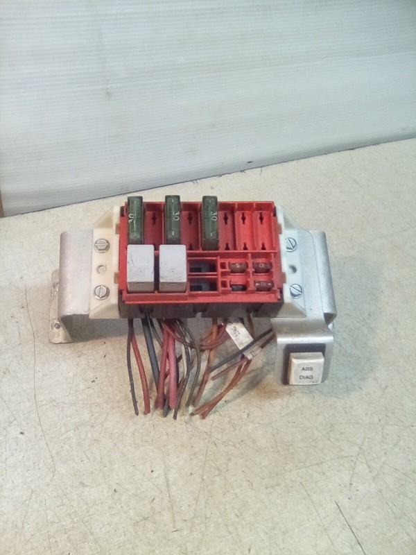 2000 Peterbilt 379 Fuse Relay Block W/ Bracket 16-07843C