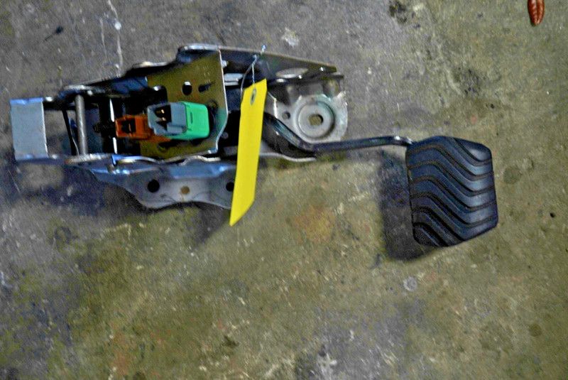 2020 - 2025 NISSAN SENTRA BRAKE FOOT STOP PEDAL W/ SENSOR & BRACKET OEM