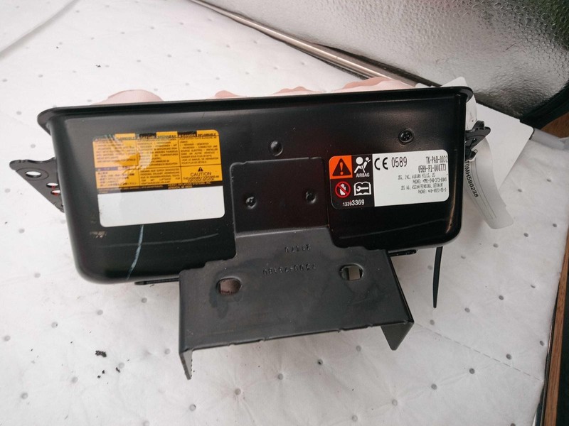 Used Right Instrument Panel Air Bag fits: 2021 Chrysler 300 passenger dash Right
