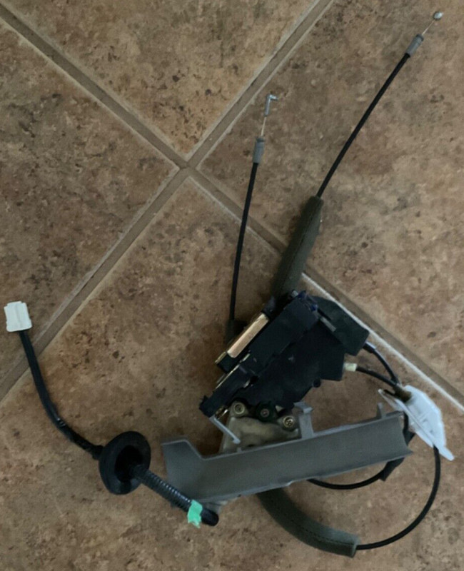 2005 Nissan Altima 2.5S 2.5 L S Right Front Side Inside Door Lock Cables Latch