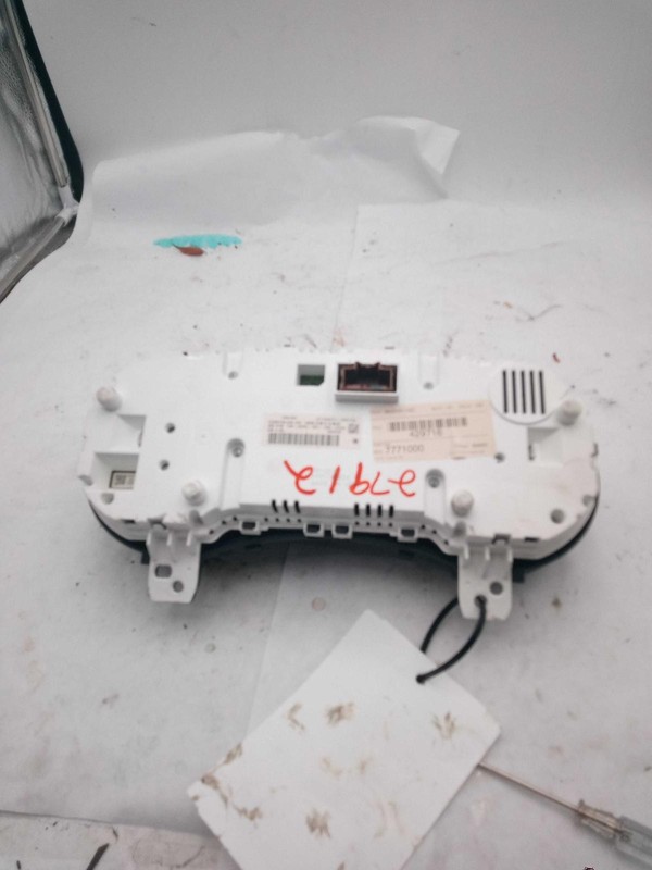 2018 Jeep Grand Cherokee Speedometer Gauge OEM White 68331511AC 110k Miles