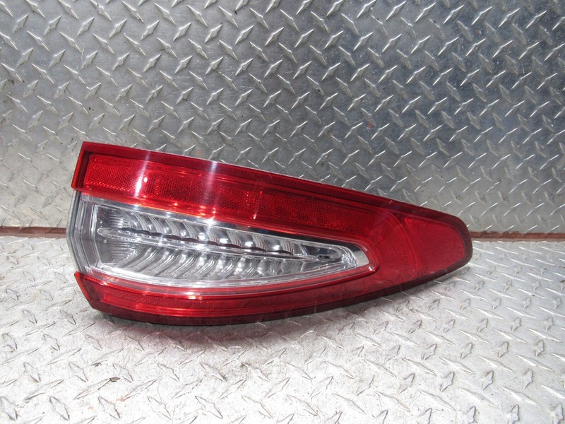 13 - 16 FORD FUSION LEFT DRIVER REAR QUARTER PANEL MOUNTED LAMP DS73-13A404-AG