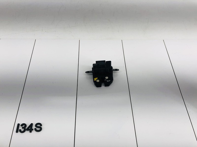 15-17 JEEP RENEGADE SPORT REAR LIFTGATE LOCK LATCH ACTUATOR OEM
