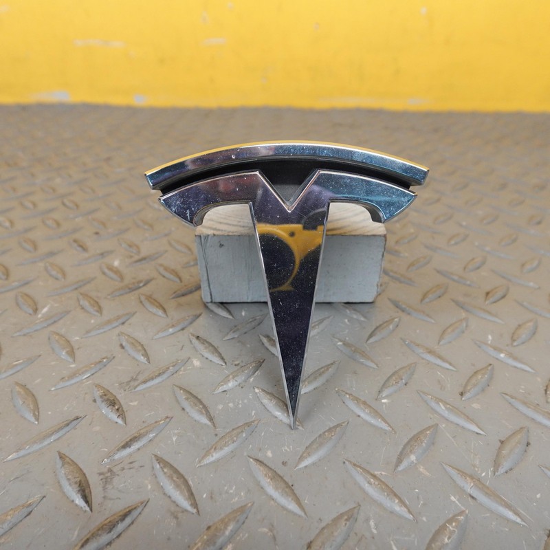2016-2020 TESLA MODEL X FRONT LOGO EMBLEM OEM 1047884-00-D