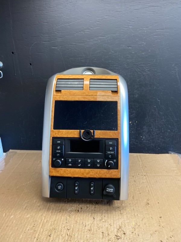 2007-2009 Chrysler Aspen Heat Climate Temperature Control Radio Bezel AD6998 DG