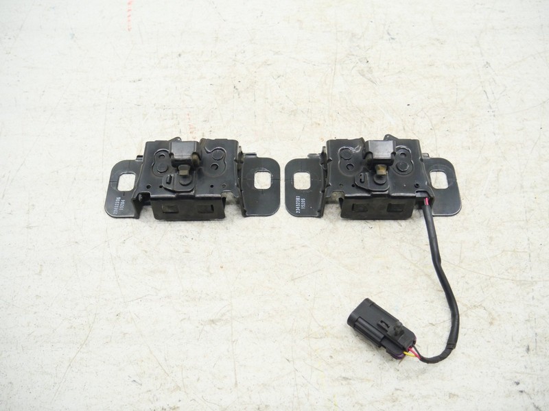 2014-2019 Chevrolet Corvette C7 Bonnet Lock Support Set LH RH 23432307 OEM