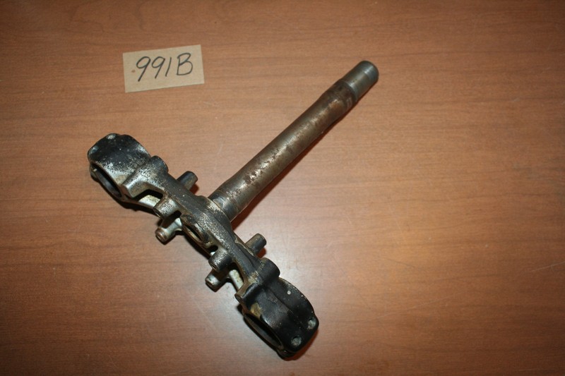 1995 Honda XR200R Triple Tree Steering Stem Lower Clamp OEM 95 A