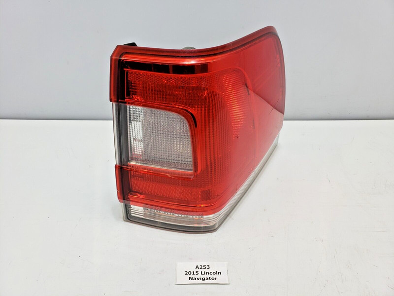 ✅ 2015-2017 OEM Lincoln Navigator Rear Right Passenger Side Tail Light Assembly