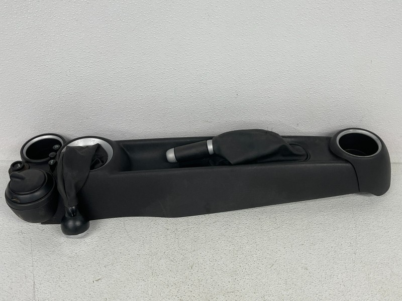 ⭐07-13 MINI COOPER CENTER CONSOLE CUP HOLDER GEAR SHIFTER PARKING BRAKE LOT2323