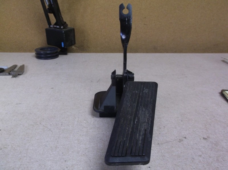 1998-2004 Dodge Chrysler Gas Pedal 984P-F4035 04591740 *FREE SHIPPING*