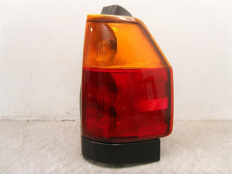 02-09 GMC ENVOY RIGHT TAIL LIGHT LAMP REAR BRAKE OEM 166-01961R