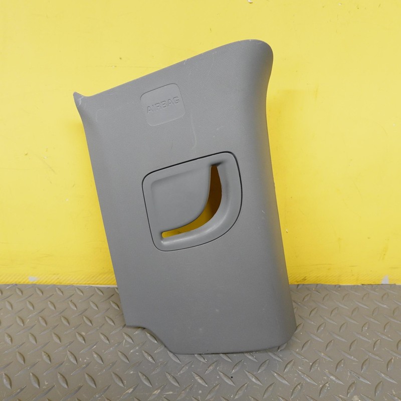 2019-2026 GMC SIERRA 1500 Left C Pillar Trim Cover Panel Oem 84640144