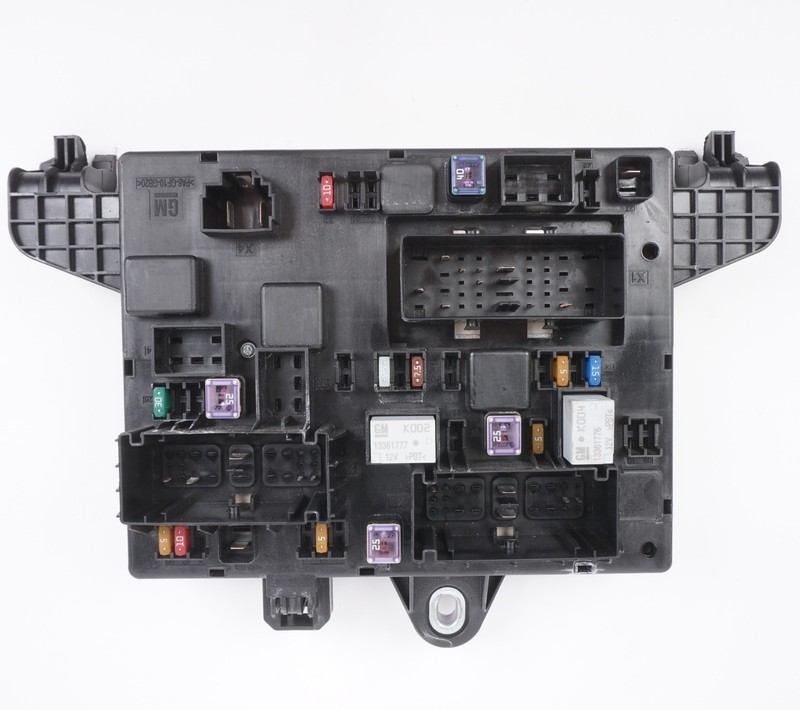 2016 – 2019 Buick Cascada Battery Fuse Terminal Block OEM