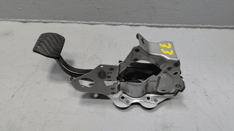 2021-2025 NISSAN ROGUE BRAKE PEDAL ASSEMBLY W/ BRACKET OEM