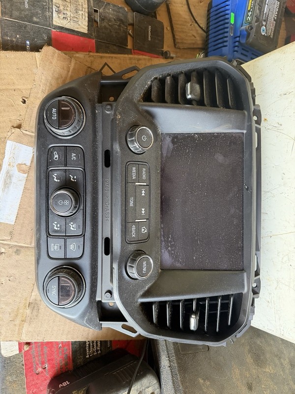 2017-2019 GMC ACADIA Radio Display Screen Control Panel WITH Vents GENUINE OEM