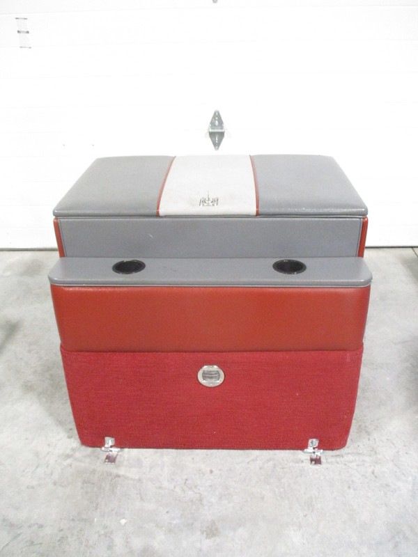 1989 Lund Tyee 1850 3.0 L Sterndrive Engine Motor Cover Red & Gray