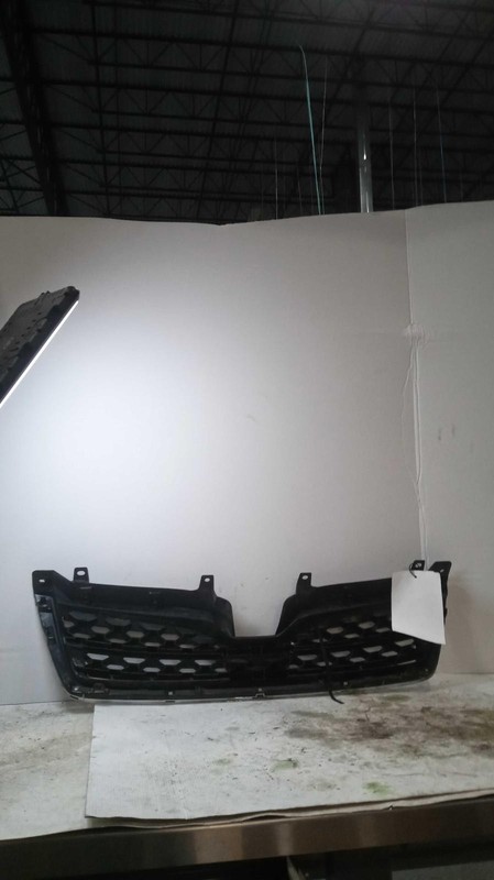 2015 Subaru Forester Grille OEM White 91121SG040 117K Miles Used Condition