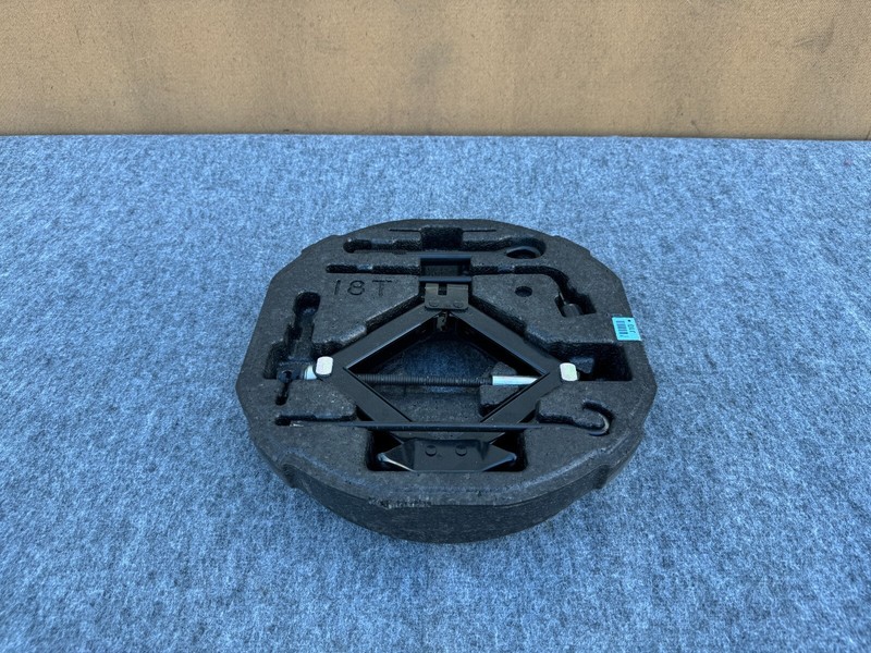 KIA STINGER 2018-2023 OEM EMERGENCY TRUNK SPARE TIRE FOAM CASE WITH TOOLS ASSY