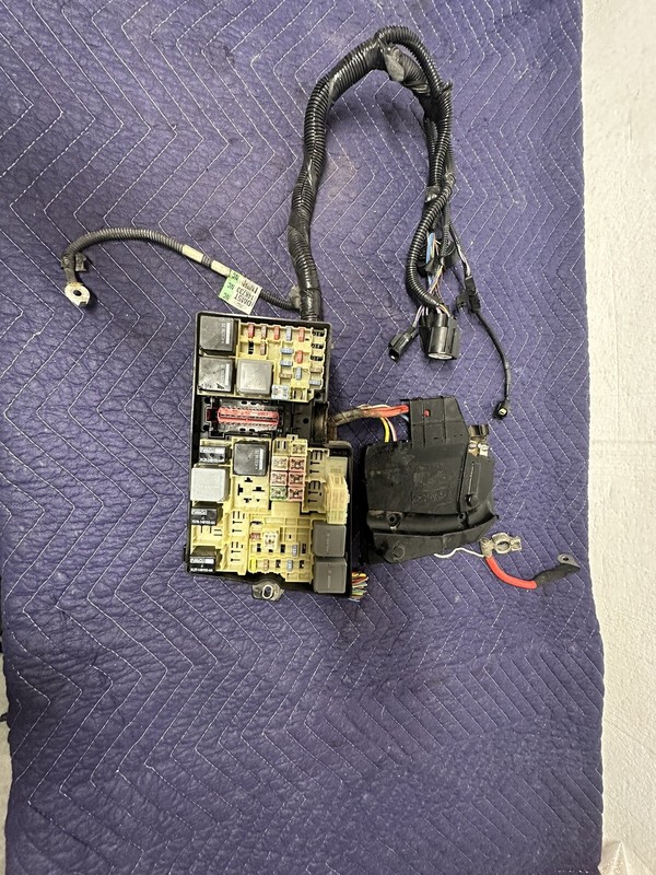 Fuse Box Engine Fits 12-14 FOCUS 17017