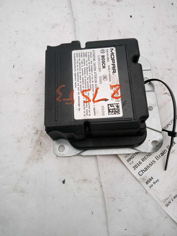Used Air Bag Module fits: 2016 Jeep Renegade Air Bag ID 52038939 Grade B