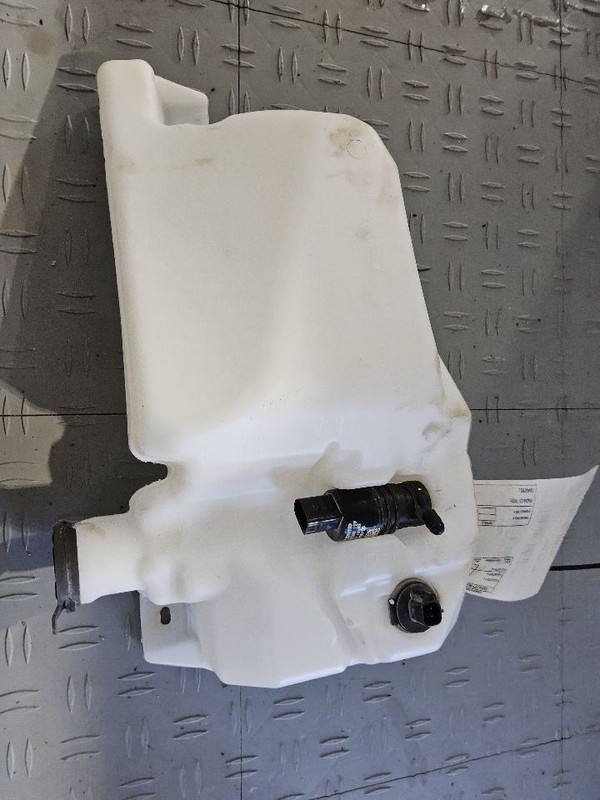 Wash Reservoir Fits 20-23 SILVERADO 2500 PICKUP 3500917