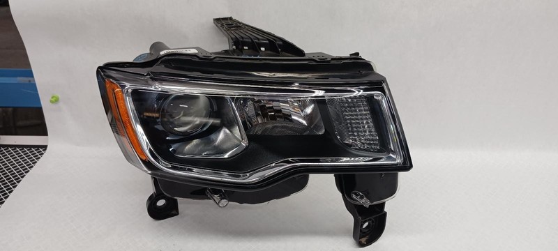 16-'21 JEEP GRAND CHEROKEE Right passenger headlight halogen OEM Grade A!