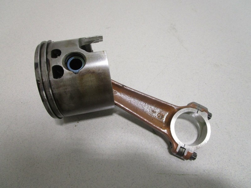785-854687T5 Mercury Mariner Optimax 175 HP Outboard Starboard Piston & Rod