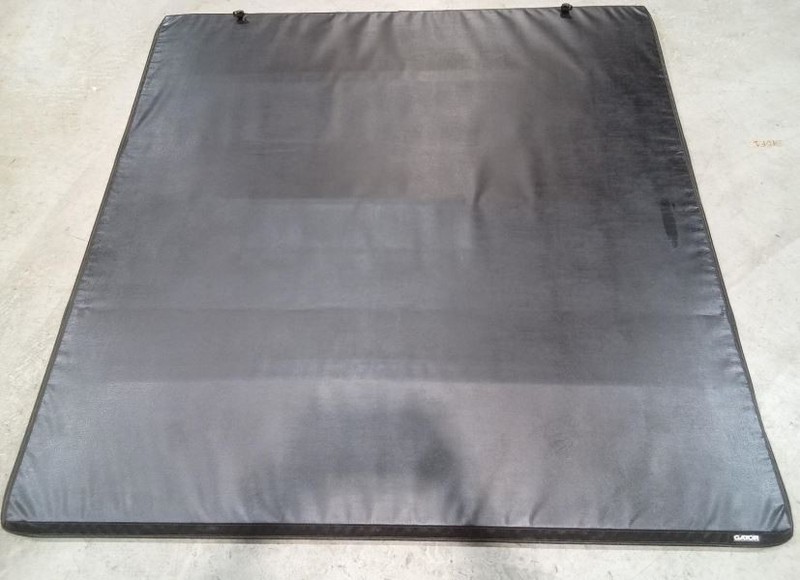 2021-2023 Ford F150 Lariat SuperCrew 5-1/2 ft Gator SXF Tri-fold Tonneau Cover 2