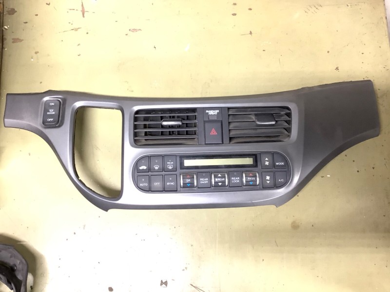 05-07 Odyssey EX-L Center Finish Panel w Heater control switches Used OEM
