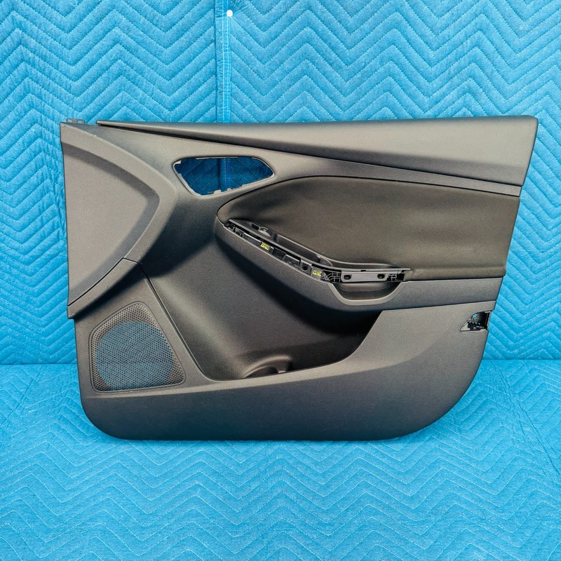 2015–2018 Ford Focus ST 2.0 Front Right Passenger Door Panel OEM PF1EBA23942NGC3