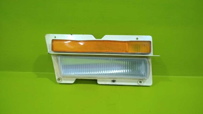 76 77 78 TOWN CAR CONTINENTAL DRIVER LEFT FENDER TURN SIGNAL LIGHT LAMP 3242-15