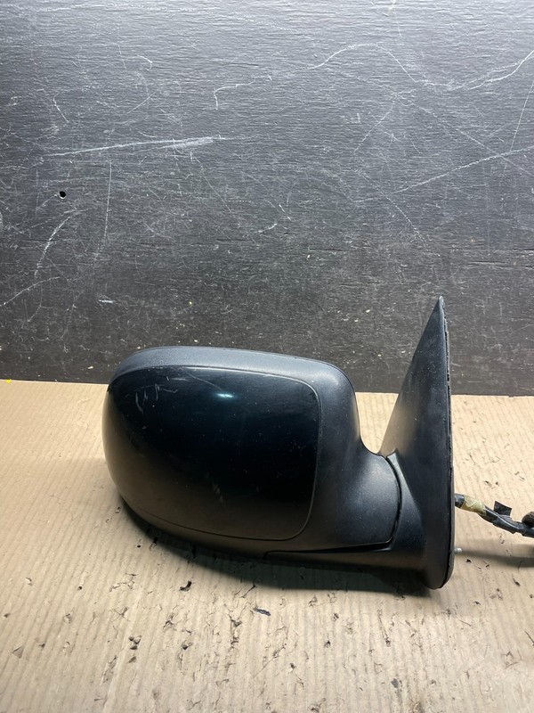 2003-2006 Chevrolet Tahoe Suburban Right Passenger Turn Door Mirror OEM X0877 DG