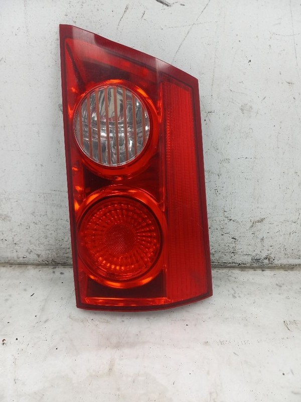 06 07 08 09 10 TOYOTA SIENNA LE PASSENGER RIGHT TAIL LIGHT LIFTGATE MOUNT