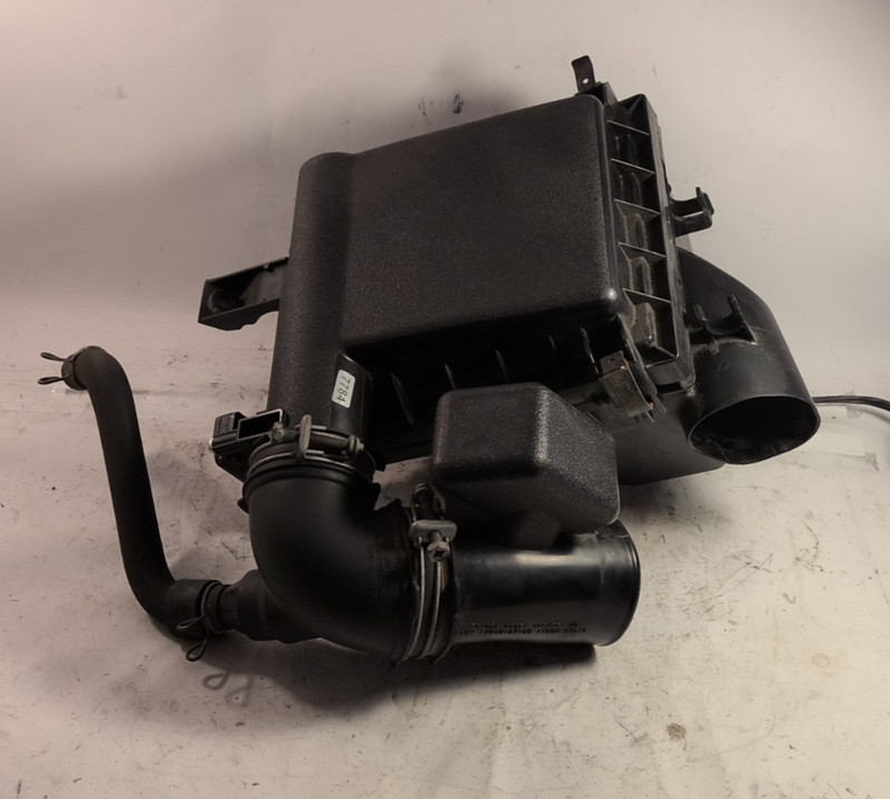 10-15 Toyota Prius Air Intake Cleaner Box w/ MAS Sensor 17812-37030