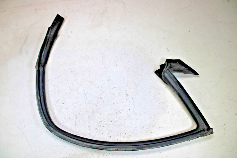 2009-2020 Nissan 370z Coupe Right Door Weather Seal 768601EA0A OEM HC26