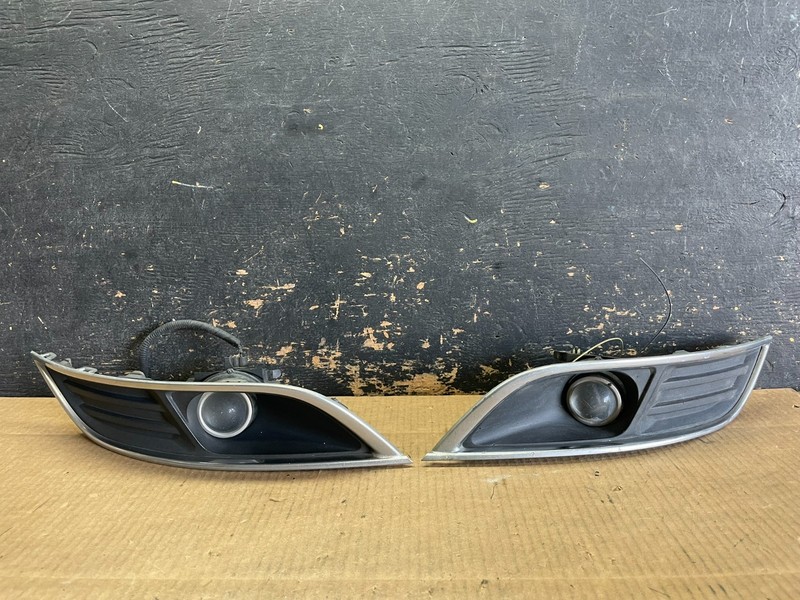 2013 to 2016 Lincoln MKT Left+Right Set Front Fog Light Bezel OEM ab2848 DG
