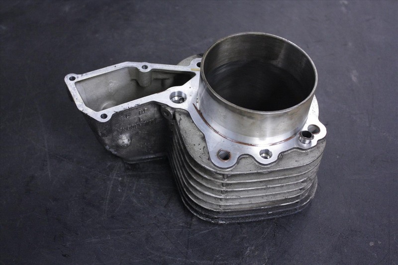 96 BMW R 1100 GS CYLINDER JUG LEFT SIDE HOUSING BARREL R1100GS 1100GS