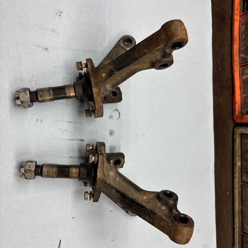 1988 KAWASAKI MULE 1000 Kaf450 Front Suspension Wheel Spindles Good