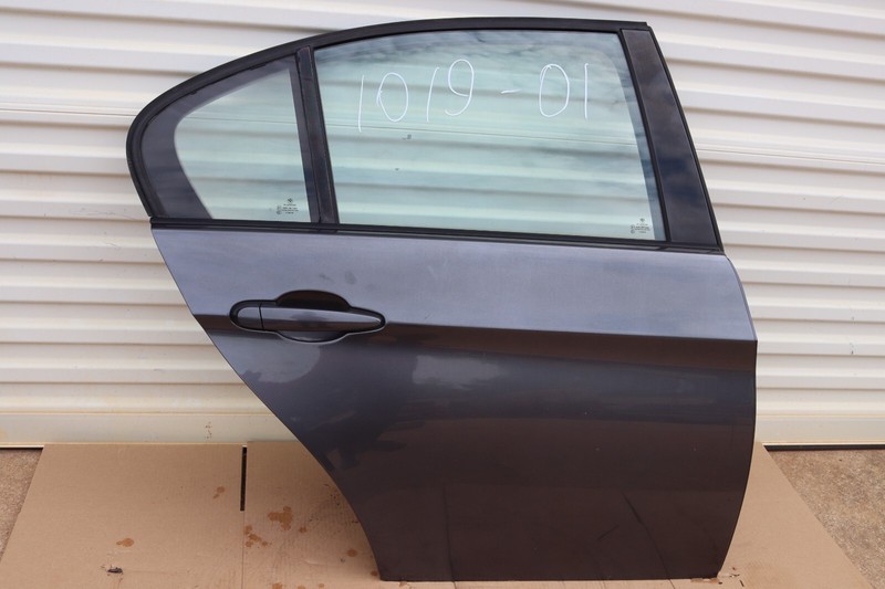 2007-2011 BMW 335I SEDAN E90 REAR RIGHT SIDE DOOR SHELL PANEL W/ WINDOW OEM