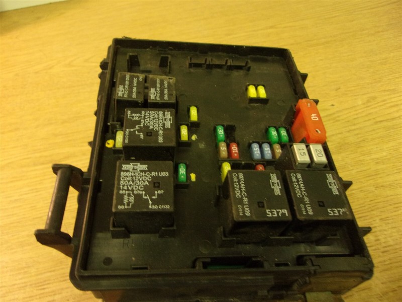 Delphi Fuse Box with 6 Relays and Various Fuses *FREE SHIPPING*