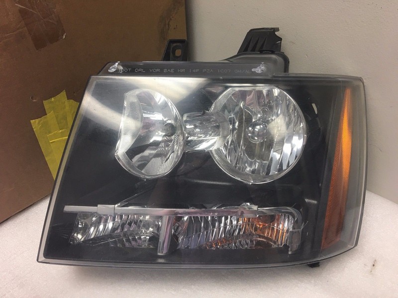 2007-2013 CHEVY AVALANCHE SUBURBAN TAHOE LEFT HEADLIGHT GM OEM 20760578