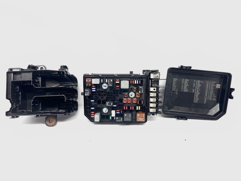 2018-2022 Chevy Equinox Complete Power Distribution Engine Fuse Box OEM