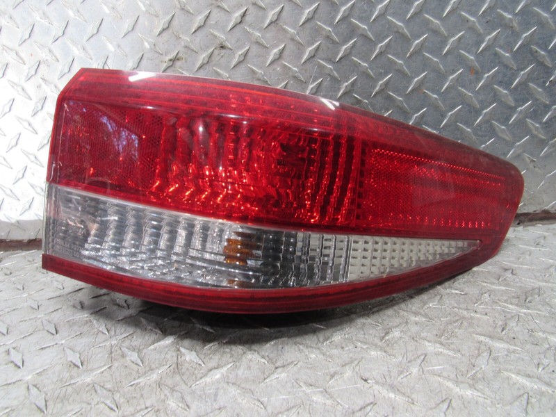 03 04 HONDA ACCORD RIGHT PASSENGER REAR QUARTER PANEL MOUNTED LAMP SDN