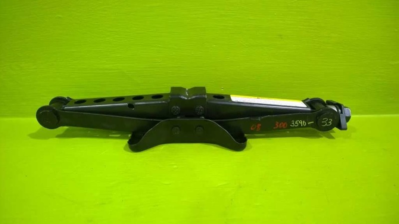 05 06 07 08 09 10 300 EMERGENCY ROADSIDE JACK OEM 3590-33