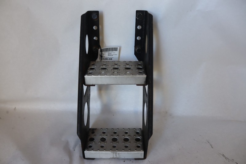 2008-2017 FREIGHTLINER CASCADIA 125 CAB MOUNT FRAME STEP OEM