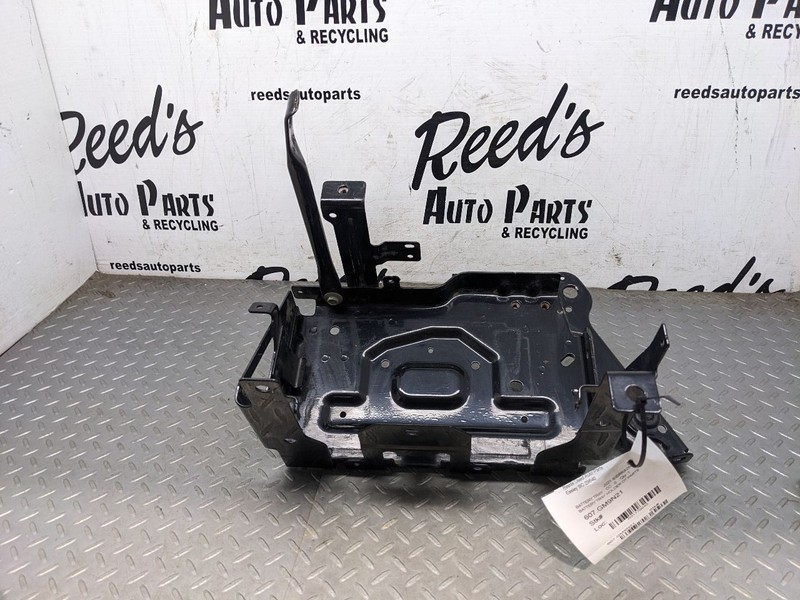2020-2025 GMC SIERRA 2500 HD BATTERY TRAY BOX HOUSING HOLDER BRACKET OEM 1176643