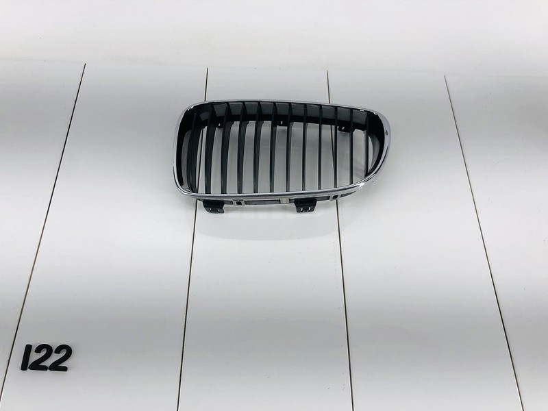 08-13 BMW 128I E82 LEFT DRIVER SIDE RADIATOR GRILLE NOZZLE CHROME OEM